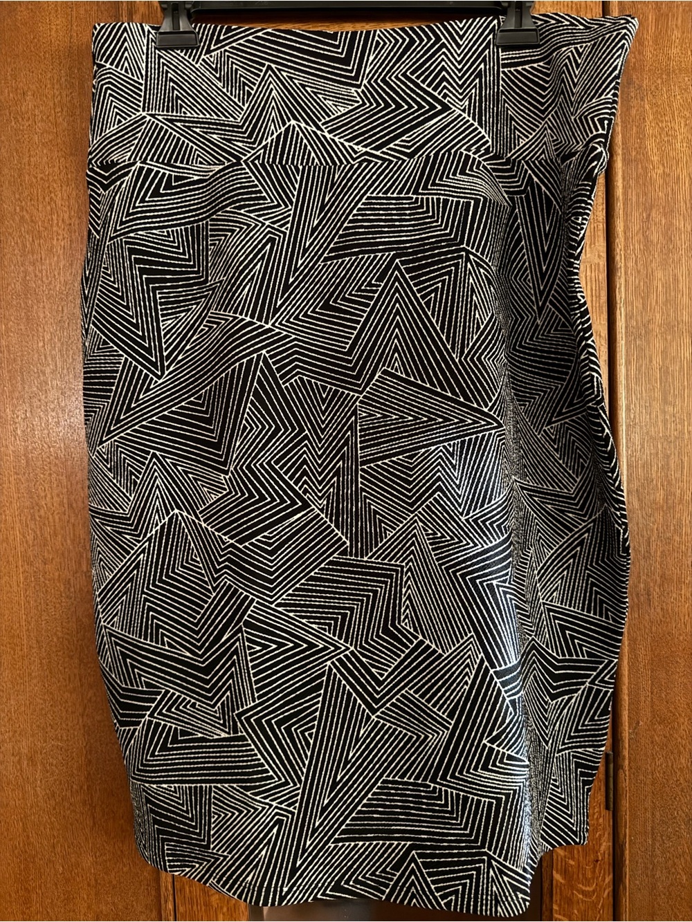LuLaRoe Black and White Geometric Cassie pencil Skirt XL
